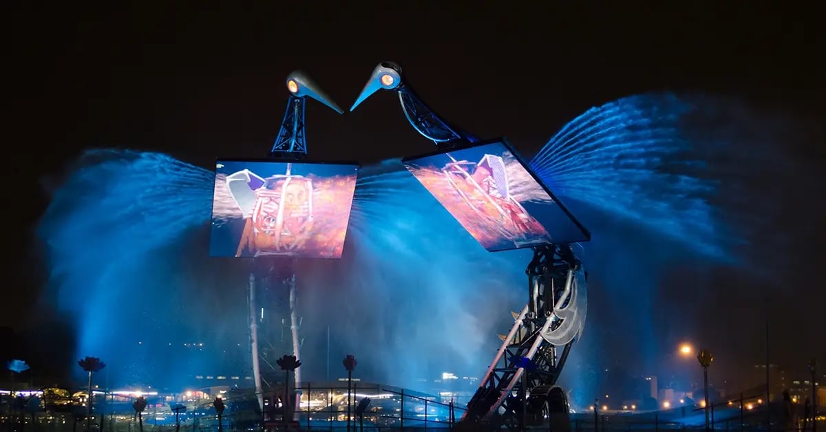 Two large animatronics equipped with LED walls and water/lighting effects.